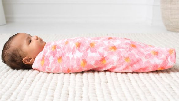 comment emmailloter bébé ?